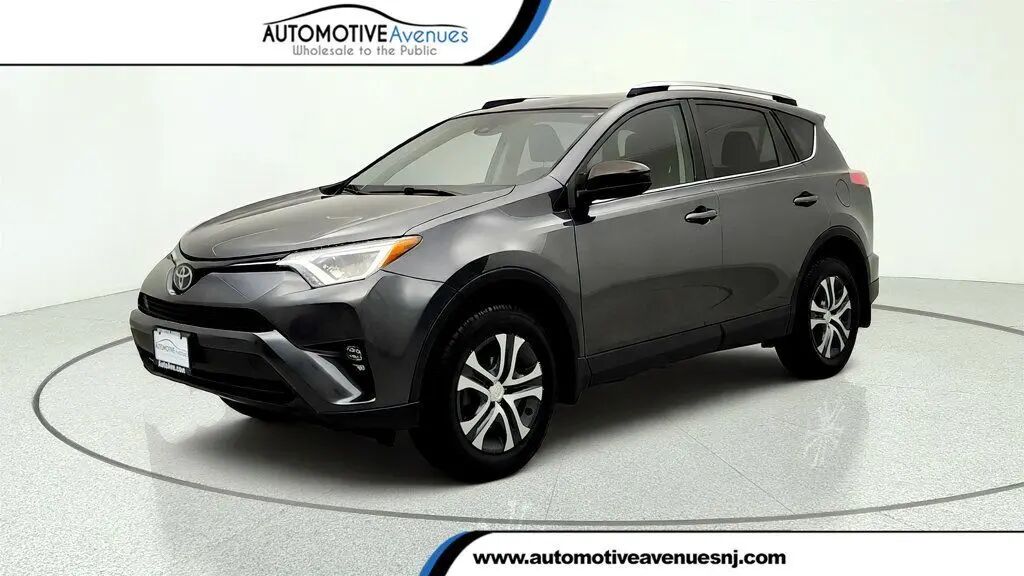 2018 Toyota RAV4 LE — photo 1 of 13