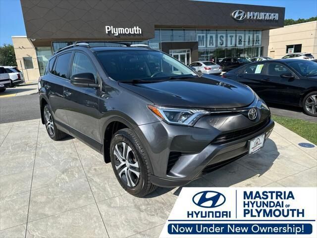 2016 Toyota RAV4 LE — photo 1 of 13