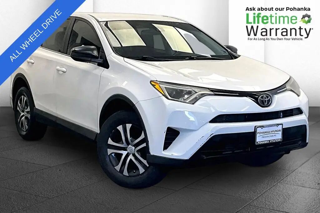 2018 Toyota RAV4 LE — photo 1 of 13