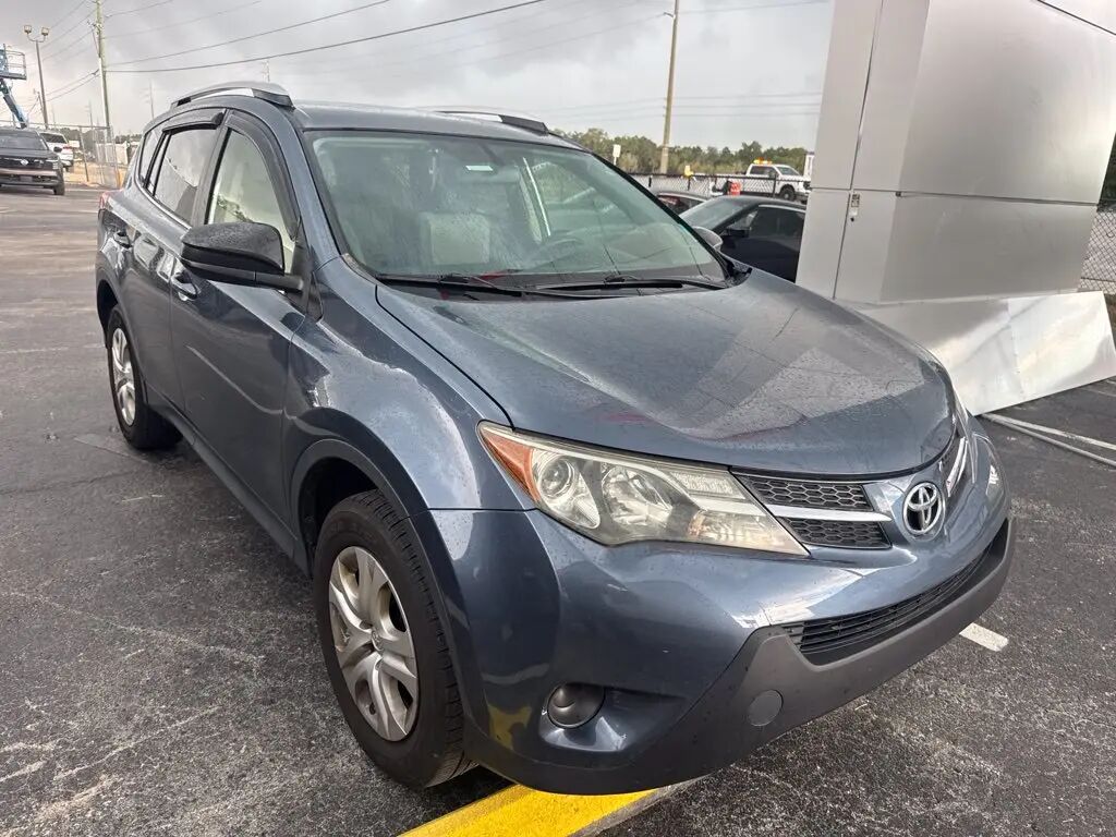 2014 Toyota RAV4 LE — photo 1 of 4