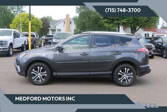 2016 Toyota RAV4 LE — photo 1 of 13