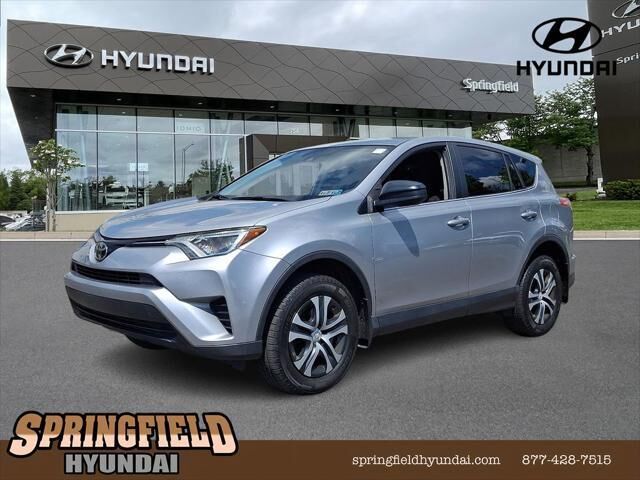 2018 Toyota RAV4 LE — photo 1 of 13