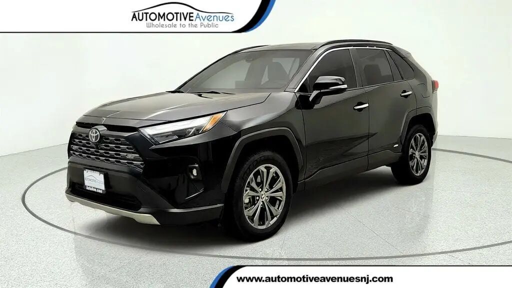 2025 Toyota RAV4 Hybrid Limited — photo 1 of 3