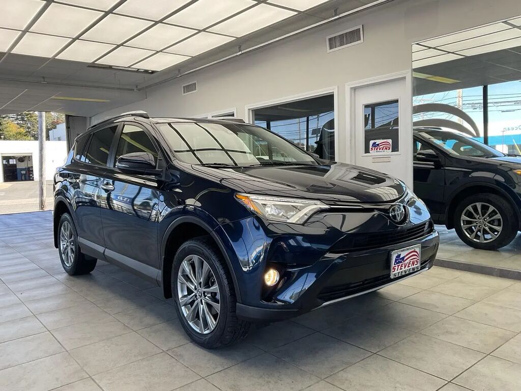 2018 Toyota RAV4 Limited — photo 1 of 13
