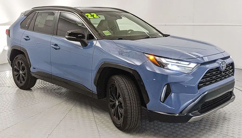 2022 Toyota RAV4 Hybrid XSE — photo 1 of 26