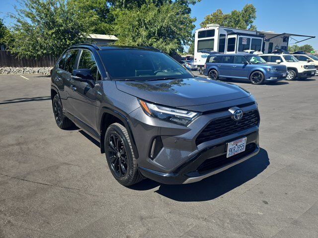 2024 Toyota RAV4 Hybrid XSE — photo 1 of 11
