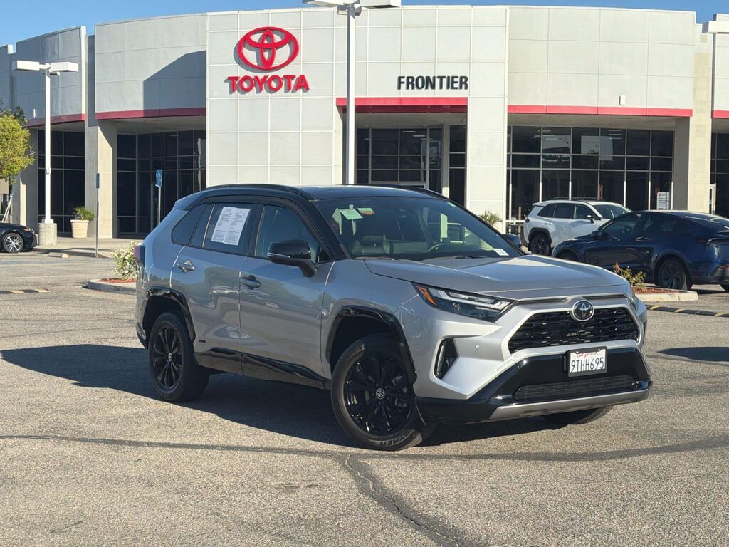 2025 Toyota RAV4 Hybrid XSE — photo 1 of 13