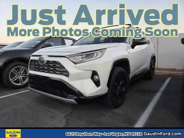 2019 Toyota RAV4 Hybrid XSE — photo 1 of 13