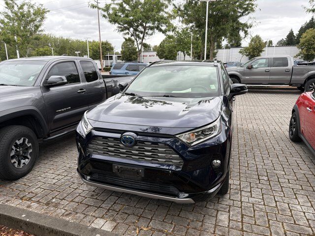 2019 Toyota RAV4 Hybrid XSE — photo 1 of 7