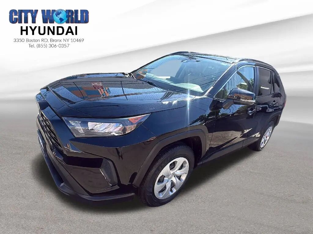2019 Toyota RAV4 LE — photo 1 of 13