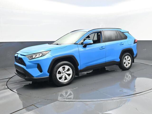 2019 Toyota RAV4 LE — photo 1 of 26