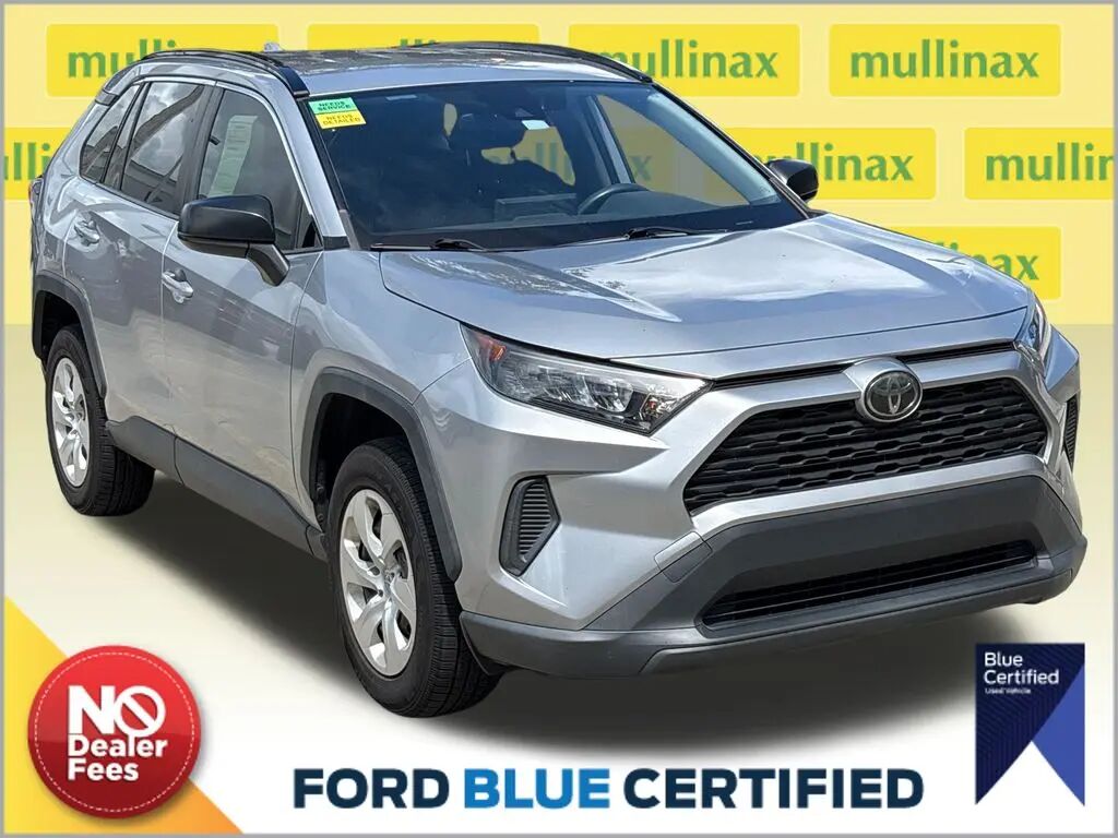 2020 Toyota RAV4 LE — photo 1 of 37