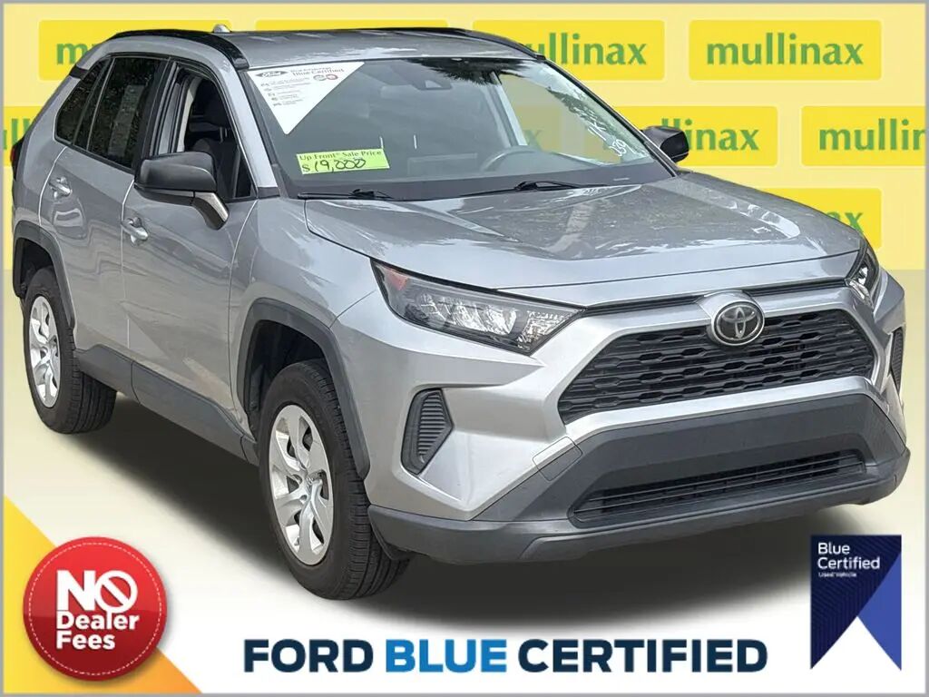 2020 Toyota RAV4 LE — photo 1 of 10