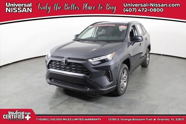 2025 Toyota RAV4 Hybrid LE — photo 1 of 18