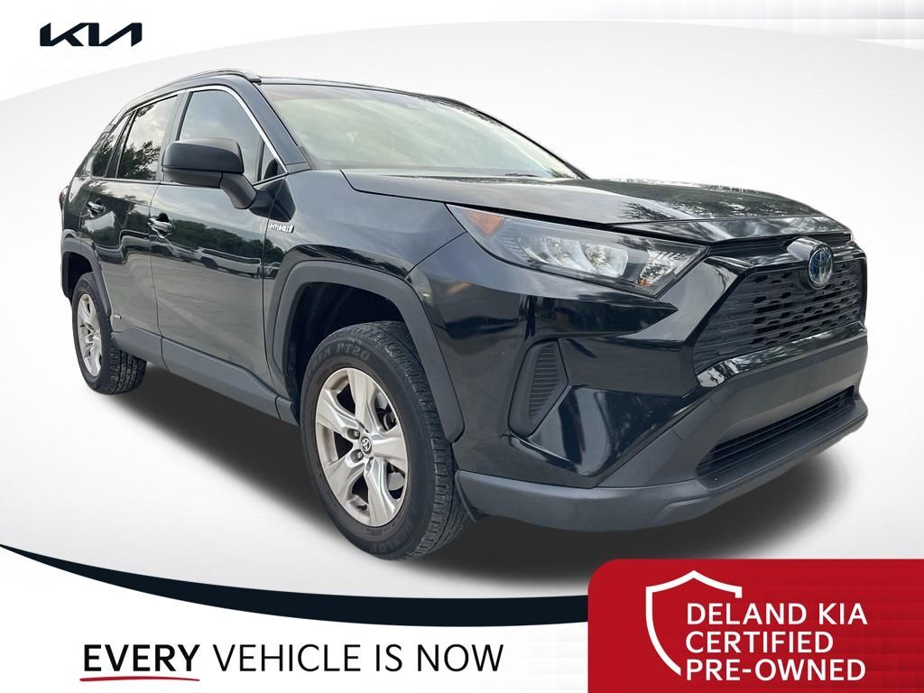 2020 Toyota RAV4 LE — photo 1 of 13