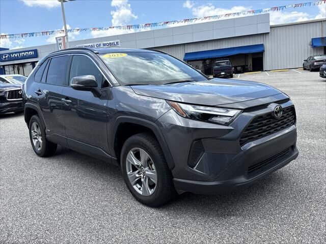 2025 Toyota RAV4 Hybrid LE — photo 1 of 34