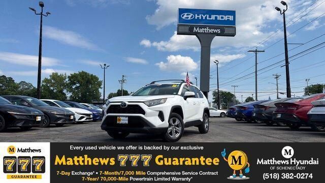 2022 Toyota RAV4 Hybrid LE — photo 1 of 13