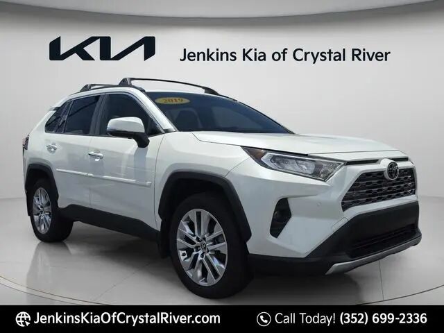 2019 Toyota RAV4 Limited — photo 1 of 9