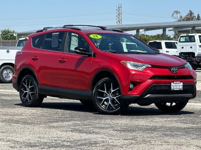 2017 Toyota RAV4 SE — photo 1 of 13