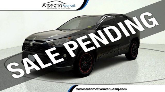 2019 Toyota RAV4 XLE — photo 1 of 27