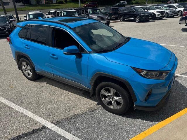 2019 Toyota RAV4 XLE — photo 1 of 2