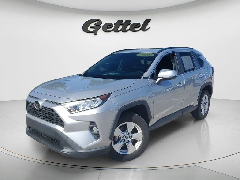 2019 Toyota RAV4 XLE — photo 1 of 26