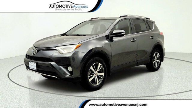 2017 Toyota RAV4 XLE — photo 1 of 14
