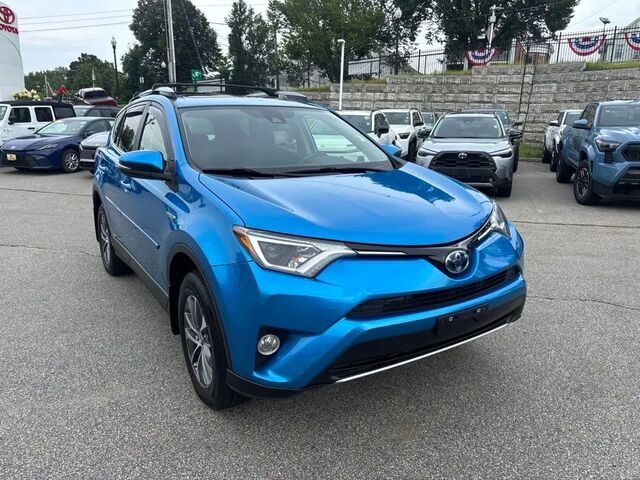 2017 Toyota RAV4 Hybrid XLE — photo 1 of 30