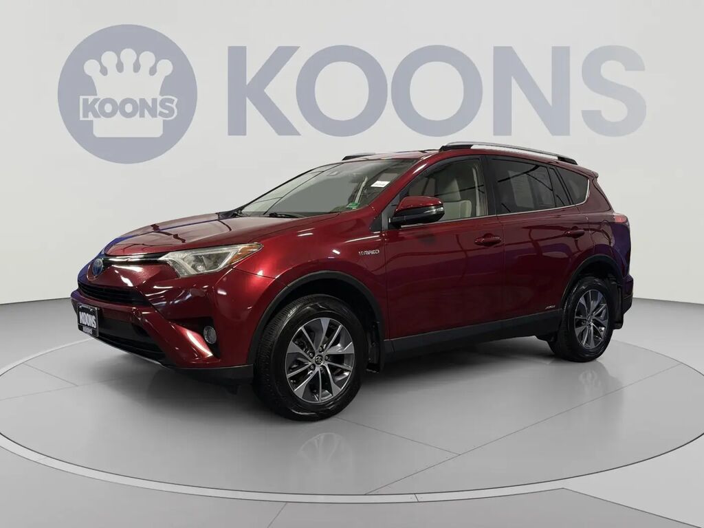 2018 Toyota RAV4 Hybrid XLE — photo 1 of 17