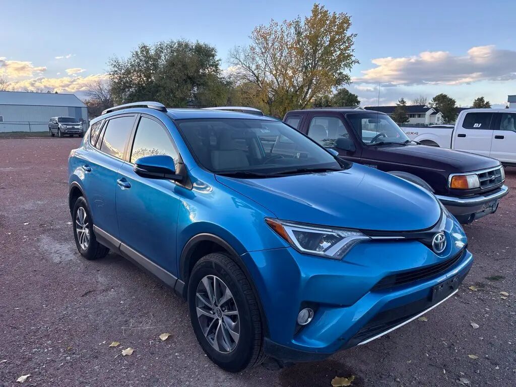 2016 Toyota RAV4 Hybrid XLE — photo 1 of 8