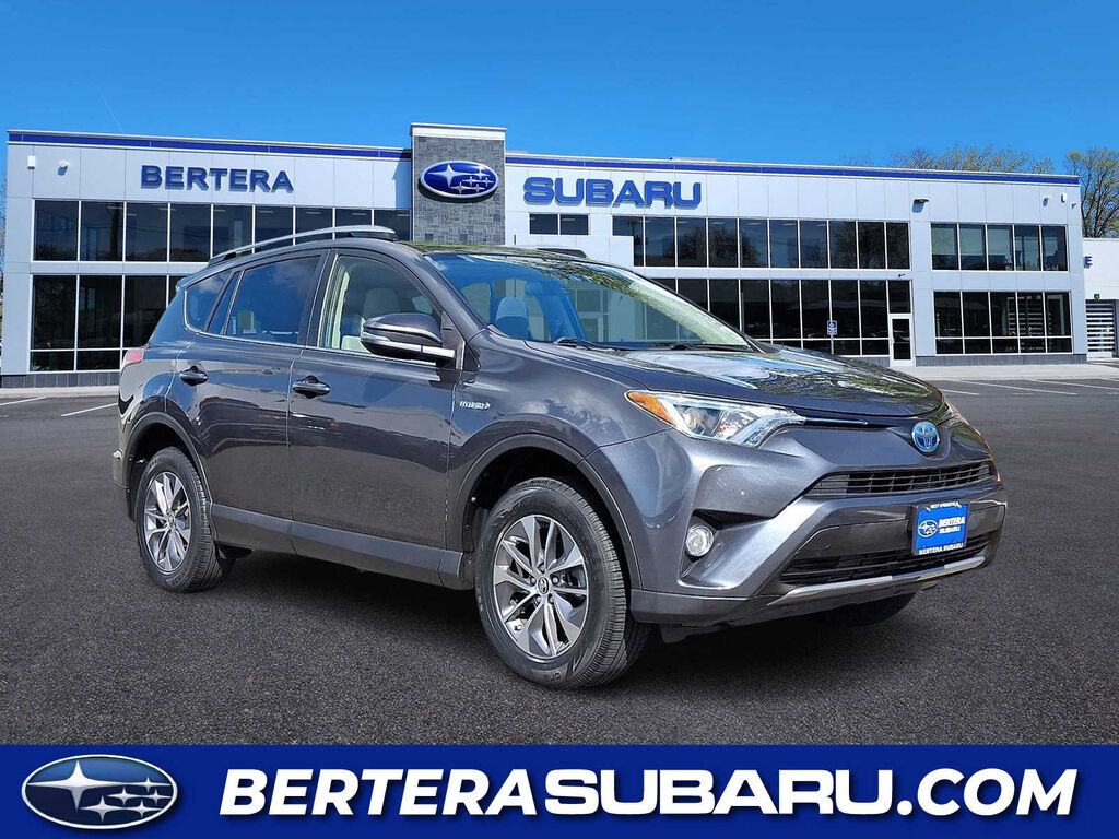 2018 Toyota RAV4 Hybrid XLE — photo 1 of 13