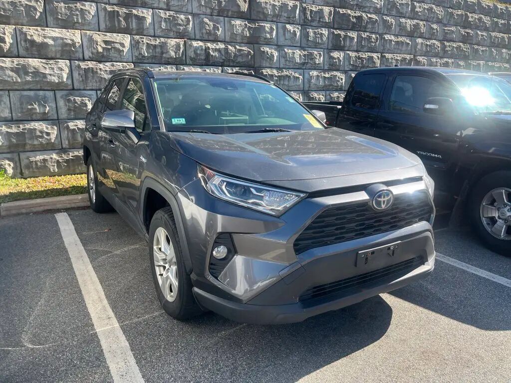 2021 Toyota RAV4 Hybrid XLE — photo 1 of 6