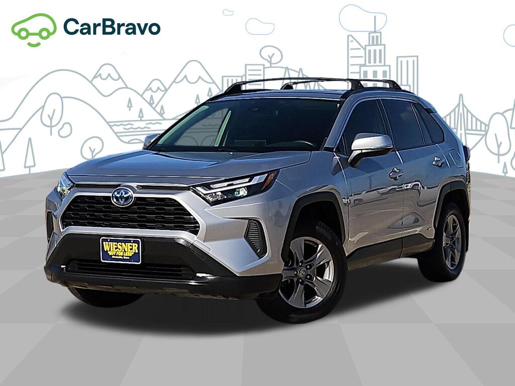 2022 Toyota RAV4 XLE — photo 1 of 6
