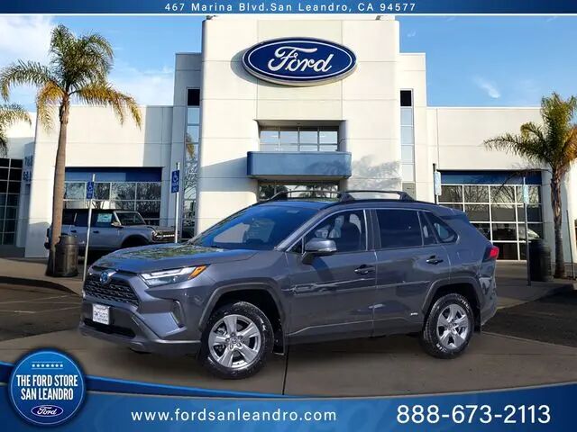 2024 Toyota RAV4 Hybrid XLE — photo 1 of 13