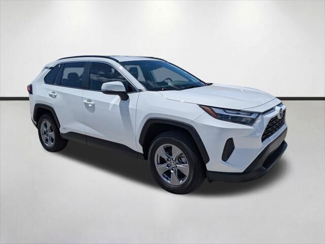 2024 Toyota RAV4 Hybrid XLE — photo 1 of 13