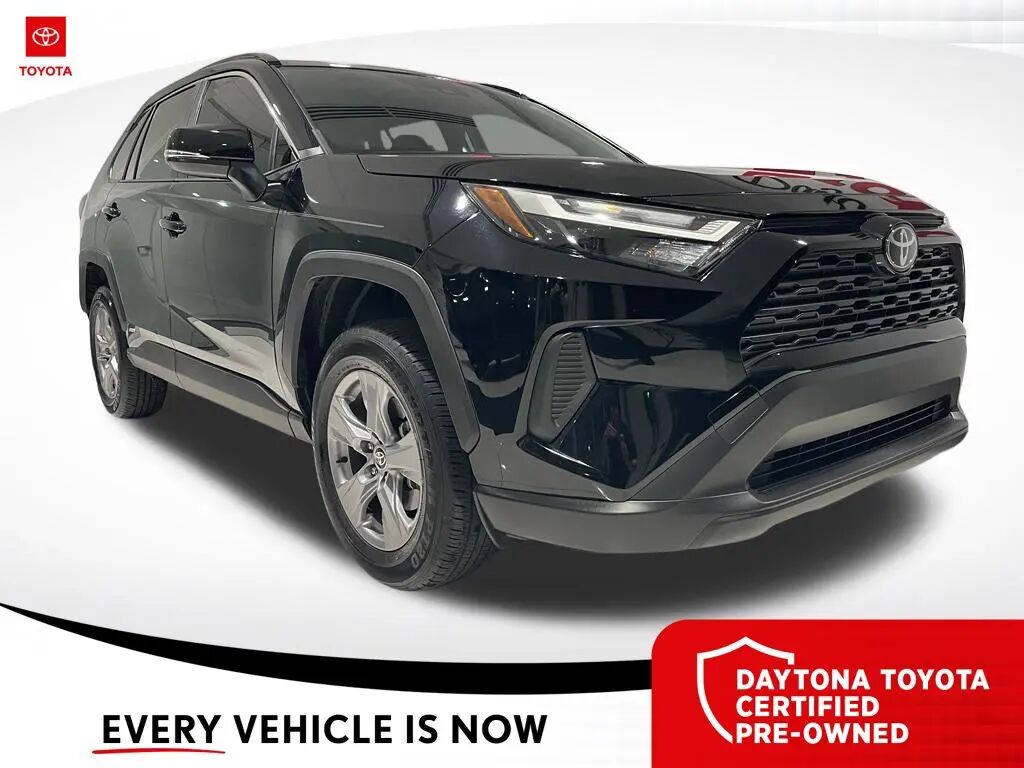 2025 Toyota RAV4 Hybrid XLE — photo 1 of 13