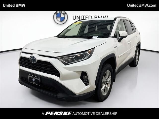 2019 Toyota RAV4 Hybrid XLE — photo 1 of 23