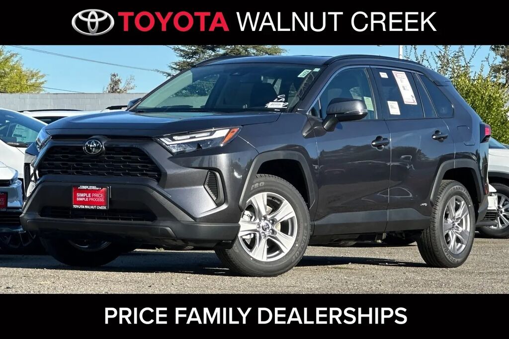2025 Toyota RAV4 Hybrid XLE — photo 1 of 11
