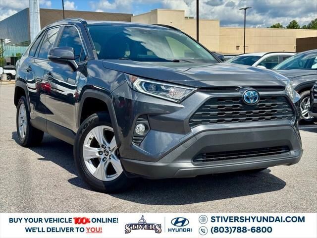 2021 Toyota RAV4 Hybrid XLE — photo 1 of 13