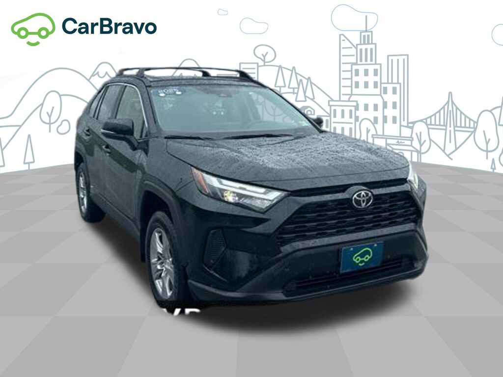 2025 Toyota RAV4 XLE — photo 1 of 6