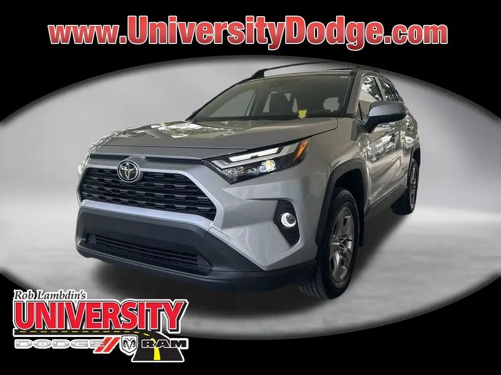 2025 Toyota RAV4 Hybrid XLE — photo 1 of 13