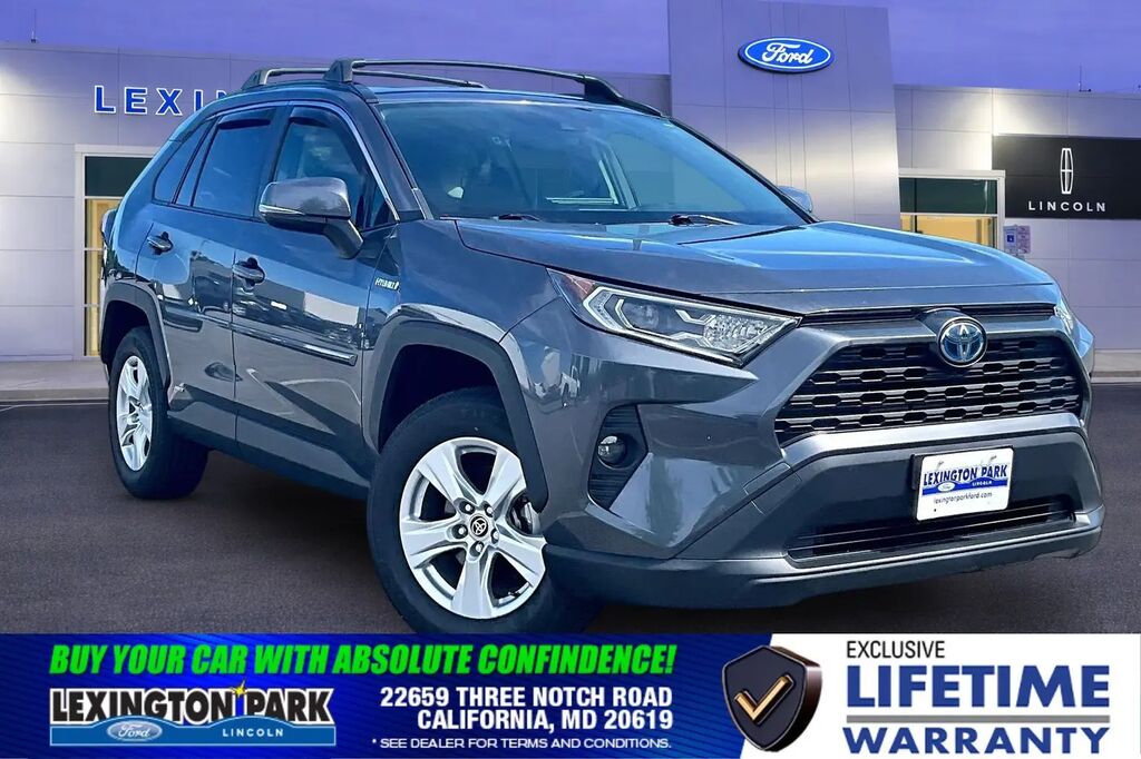 2021 Toyota RAV4 Hybrid XLE — photo 1 of 18