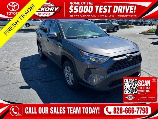2025 Toyota RAV4 Hybrid XLE — photo 1 of 13
