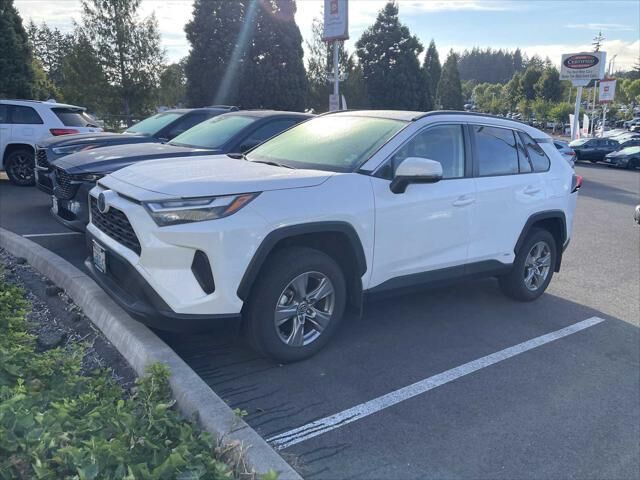 2024 Toyota RAV4 Hybrid XLE — photo 1 of 2