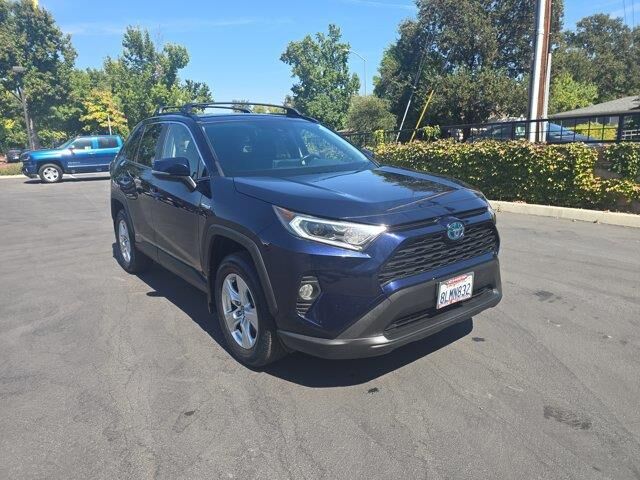 2019 Toyota RAV4 Hybrid XLE — photo 1 of 11