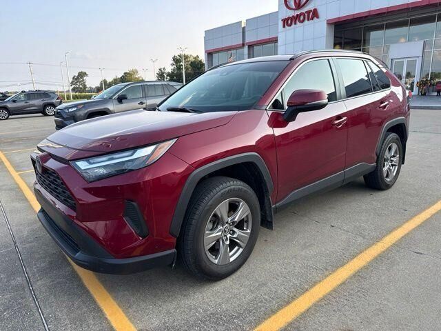 2023 Toyota RAV4 Hybrid XLE — photo 1 of 13