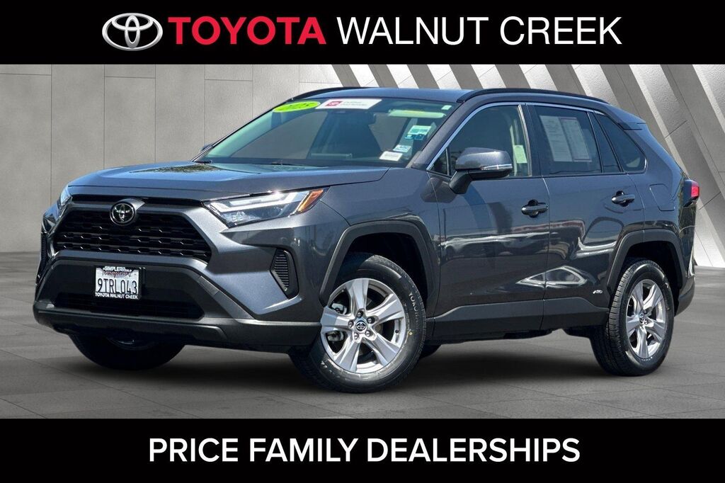 2025 Toyota RAV4 Hybrid XLE — photo 1 of 21
