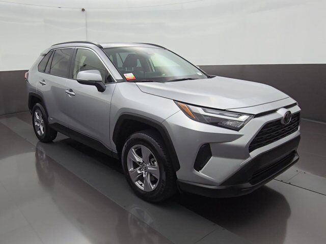 2025 Toyota RAV4 Hybrid XLE — photo 1 of 6