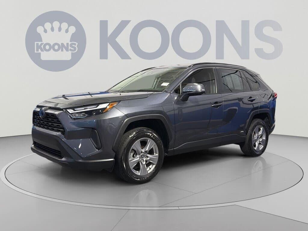 2024 Toyota RAV4 Hybrid XLE — photo 1 of 16