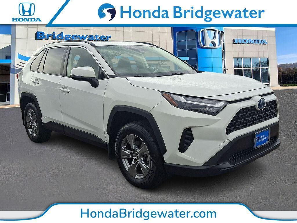 2023 Toyota RAV4 Hybrid XLE — photo 1 of 13